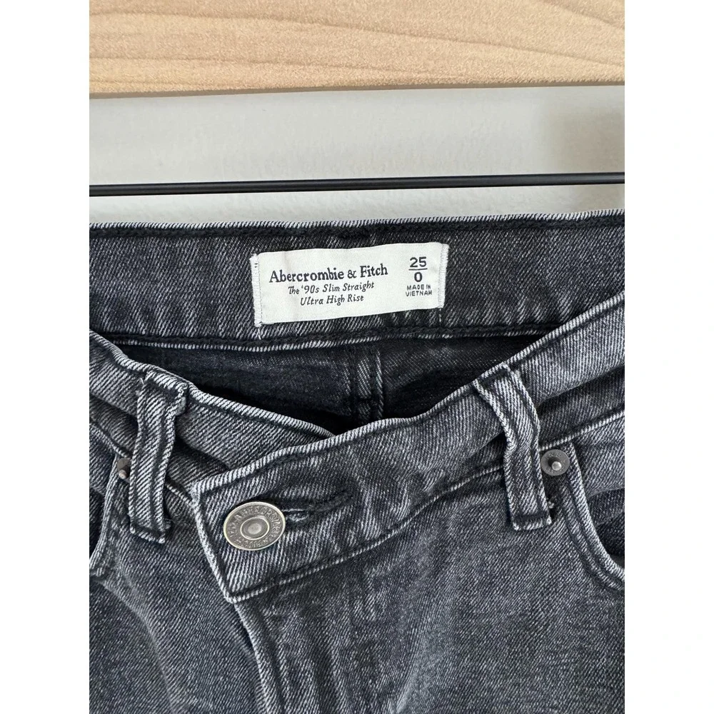 Abercrombie & Fitch‎ Ultra High Rise 90s Skin Straight Jeans
